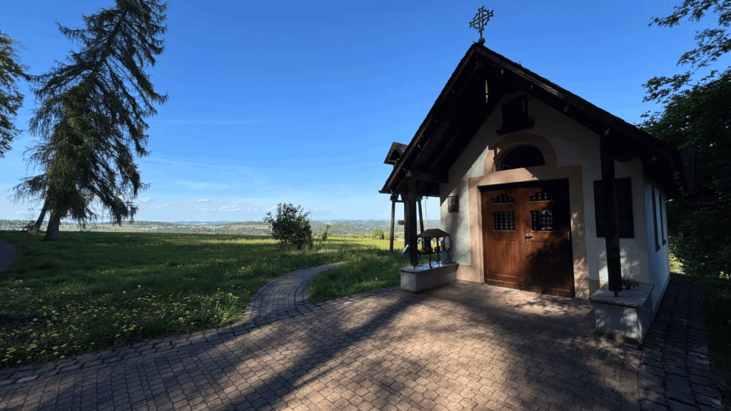 Marienkapelle bei Gackenbach mit weitem Fernblick