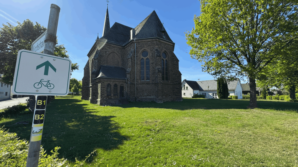 farrkirche St. Bartholomäus in Gackenbach am B1 / B2-Wanderweg